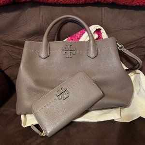 Tory Burch McGraw in NEW condition with matching wallet!